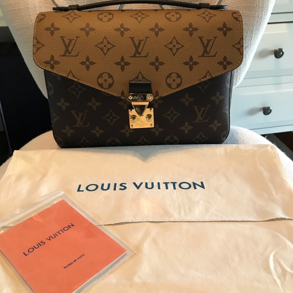 Louis Vuitton Pochette Métis Reverse Monogram Bag